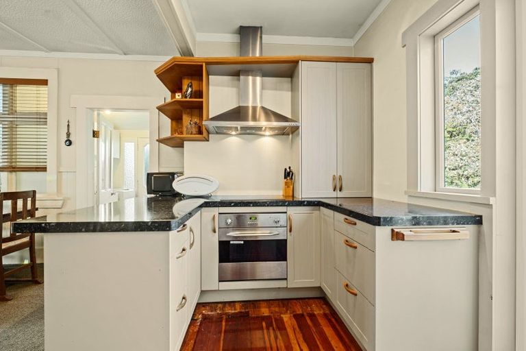 Photo of property in 64 Cutfield Road, New Plymouth, 4310