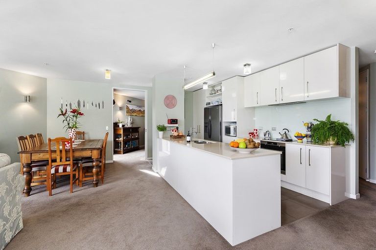 Photo of property in Alto Apartments, 2b/22 Telford Terrace, Oriental Bay, Wellington, 6011