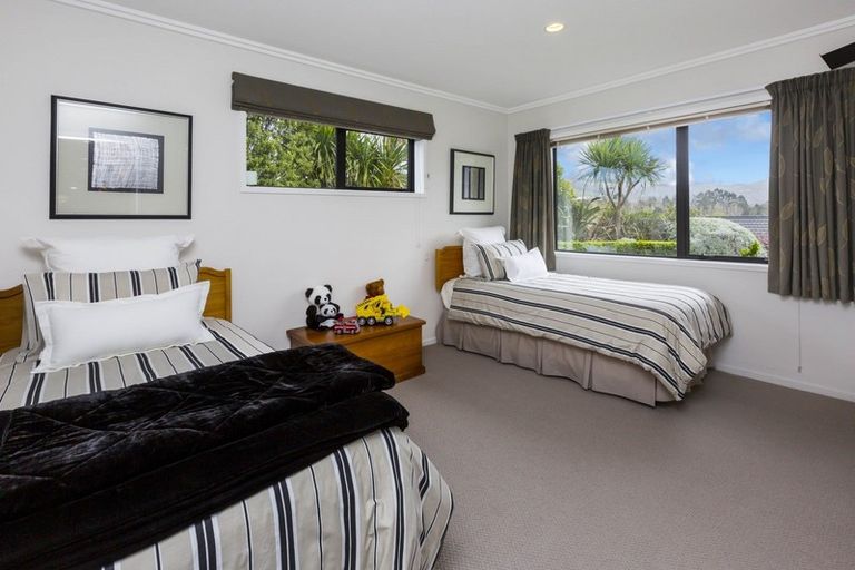 Photo of property in 22 Jade Crescent, Timberlea, Upper Hutt, 5018