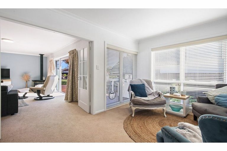 Photo of property in 19 Lombard Place, Avonhead, Christchurch, 8042