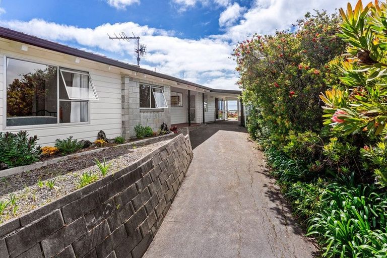 Photo of property in 63 Queens Road, Waikanae Beach, Waikanae, 5036