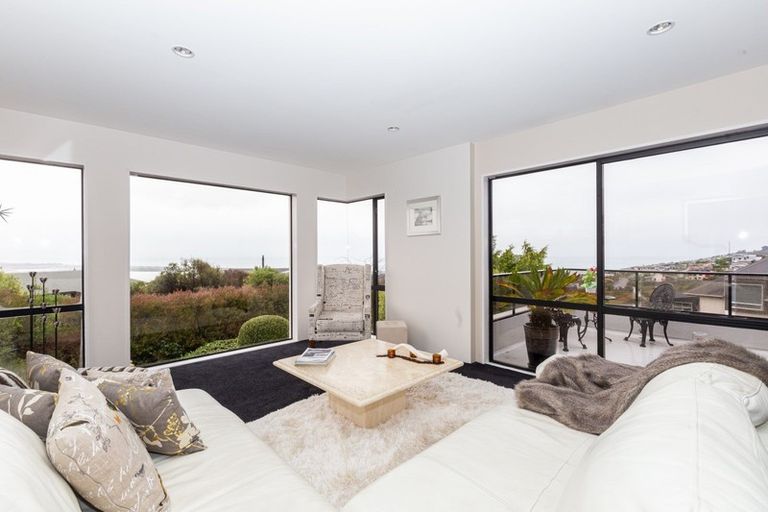 Photo of property in 30 Drayton Drive, Mount Pleasant, Christchurch, 8081