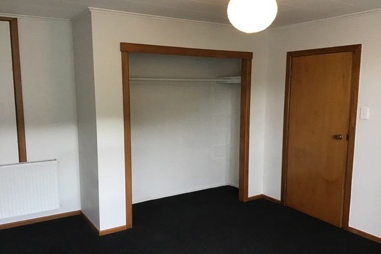 Photo of property in 18 Cave Road, Houghton Bay, Wellington, 6023