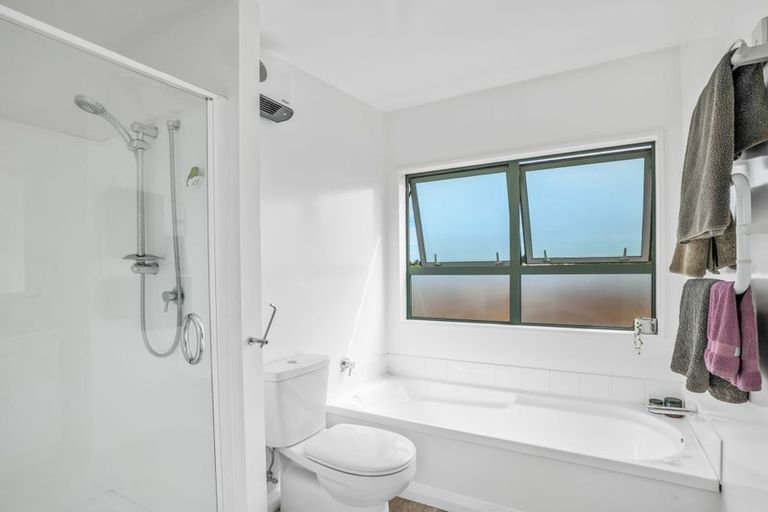 Photo of property in 8b Broadbent Street, Riccarton, Christchurch, 8041