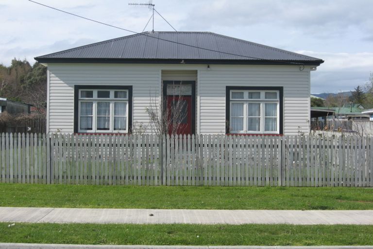 Photo of property in 12 Rata Street, Tokomaru, Palmerston North, 4474