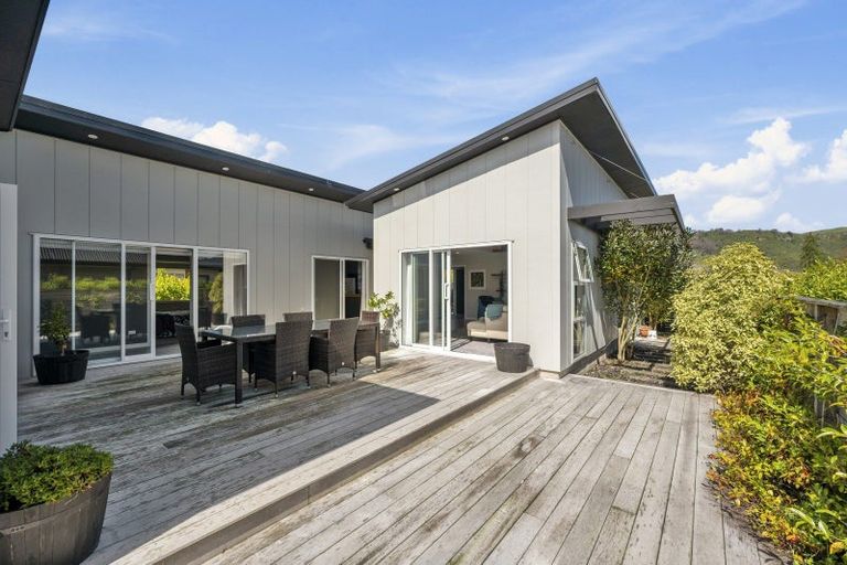 Photo of property in 18 Lakemere Way, Kinloch, Taupo, 3377