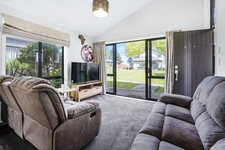 Photo of property in 2/4 Shakespeare Avenue, Enderley, Hamilton, 3214