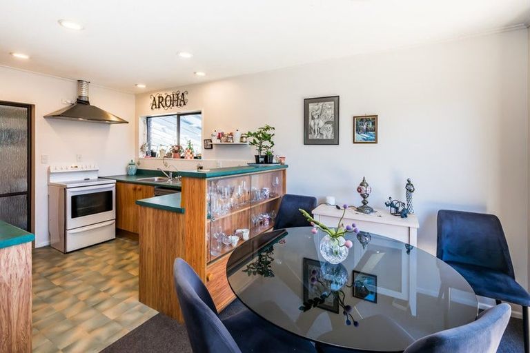 Photo of property in 13a Hadfield Place, Paraparaumu Beach, Paraparaumu, 5032