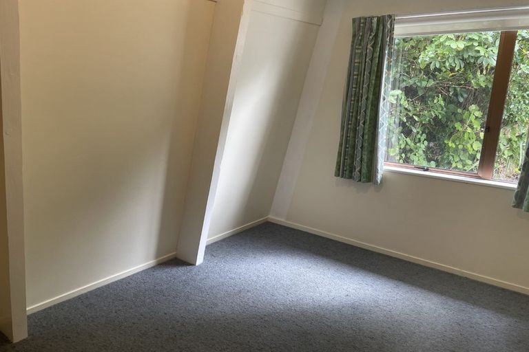 Photo of property in 39 London Road, Korokoro, Lower Hutt, 5012
