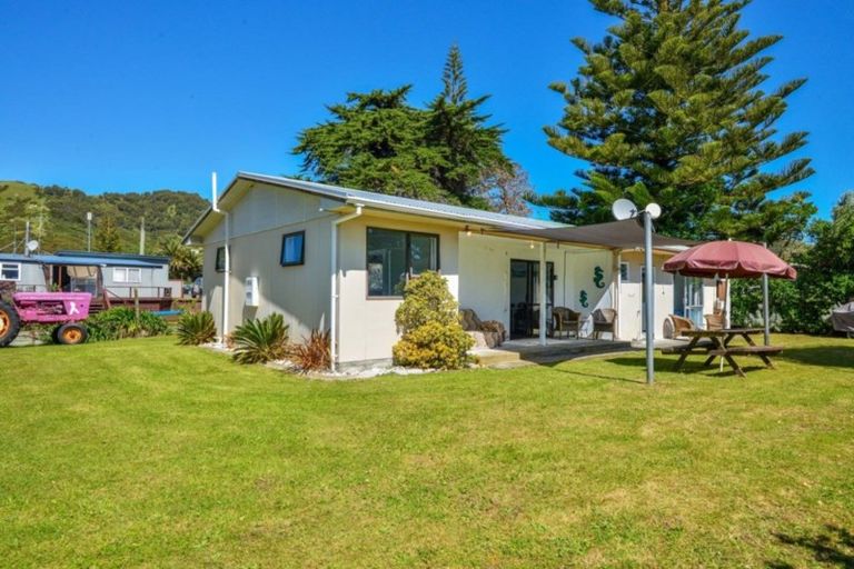 Photo of property in 121 Newcastle Street, Mahia, 4198