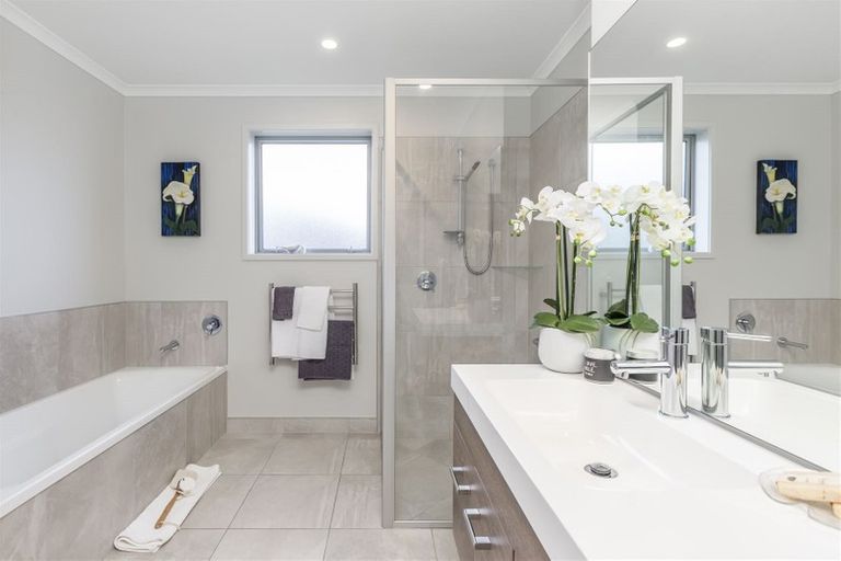 Photo of property in 81 West Hoe Road, Orewa, 0931