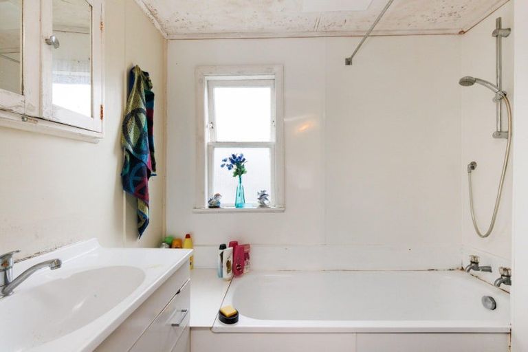 Photo of property in 31 Knowles Street, Terrace End, Palmerston North, 4410