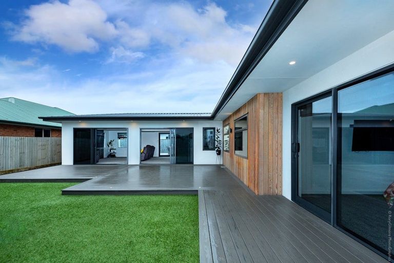 Photo of property in 14 Blue Gum Place, New Brighton, Christchurch, 8083