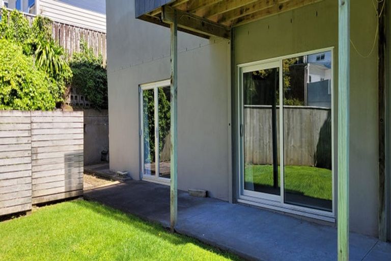 Photo of property in 53 Calvert Road, Lynmouth, New Plymouth, 4310