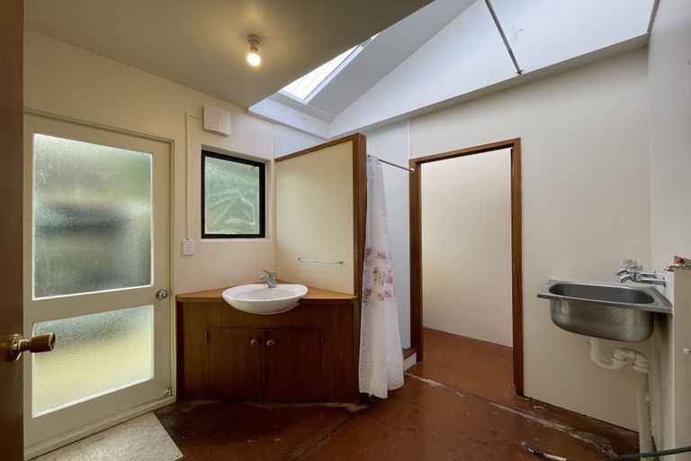 Photo of property in 32a Te Atatu Road, Te Atatu South, Auckland, 0610