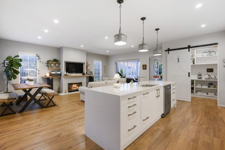 Photo of property in 37 Pohutukawa Parade, Riverhead, 0820