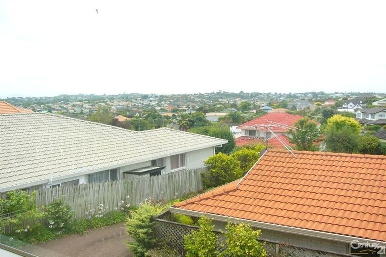 Photo of property in 2/61 Wiltshire Place, Somerville, Auckland, 2014