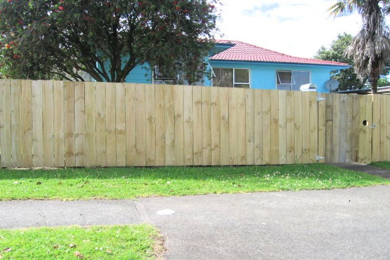 Photo of property in 2 Navigator Place, Papatoetoe, Auckland, 2025