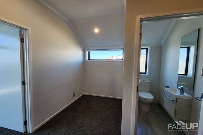 Photo of property in 127 Hobsonville Point Road, Hobsonville, Auckland, 0616