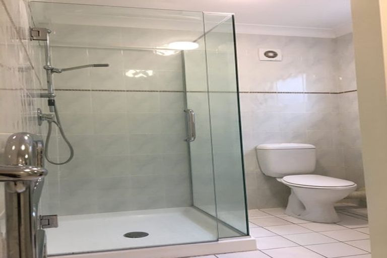 Photo of property in 3 Searidge Rise, West Harbour, Auckland, 0618