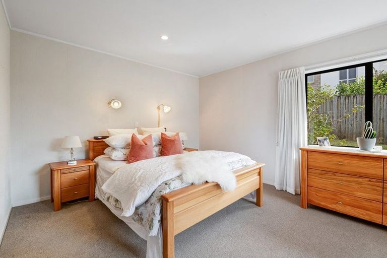 Photo of property in 9 Thornbill Rise, Unsworth Heights, Auckland, 0632