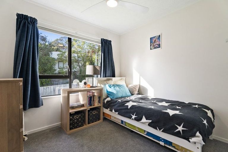 Photo of property in 10 Randal Place, Bayview, Auckland, 0629