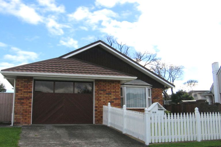 Photo of property in 31c Wai-iti Crescent, Woburn, Lower Hutt, 5010