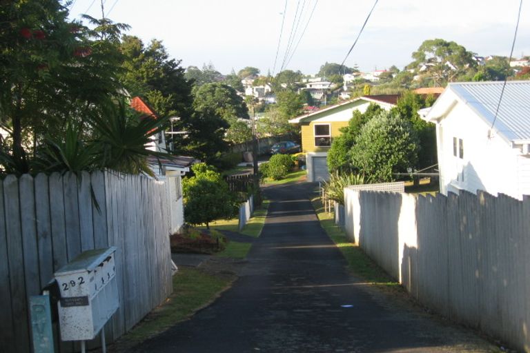 Photo of property in 2/292 Wairau Road, Glenfield, Auckland, 0629