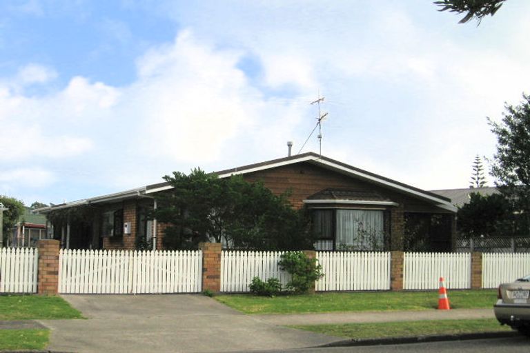 Photo of property in 32 Eruini Street, Waikanae Beach, Waikanae, 5036
