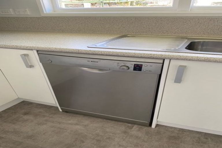 Photo of property in 6 Moehau Grove, Trentham, Upper Hutt, 5018