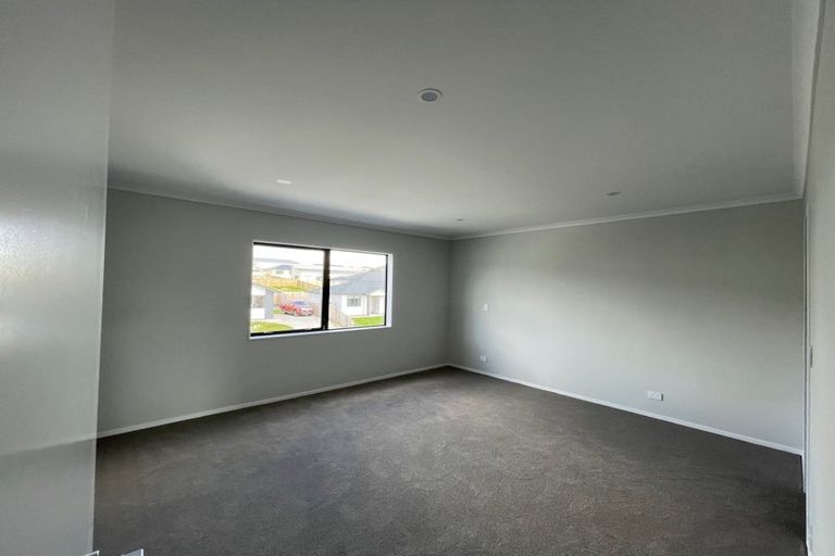 Photo of property in 23 William Calvert Drive, Swanson, Auckland, 0614