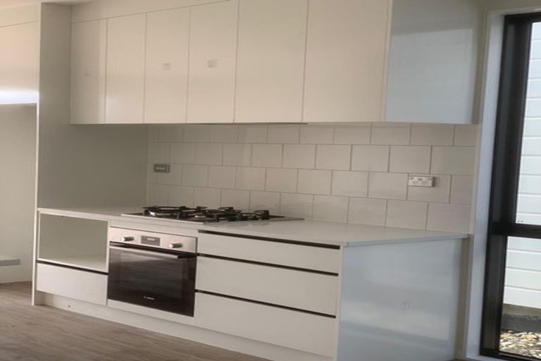 Photo of property in 28 Parahau Road, Papakura, 2110