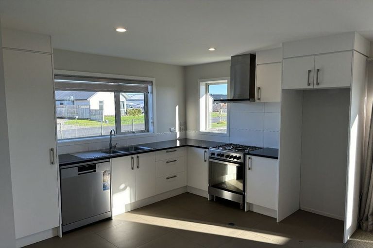 Photo of property in 2 Hyatt Close, Leamington, Cambridge, 3432