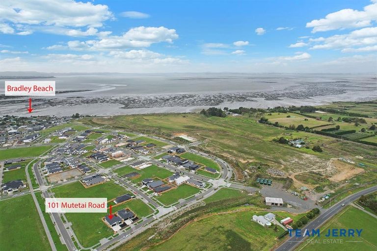 Photo of property in 101 Mutetai Road, Clarks Beach, 2122