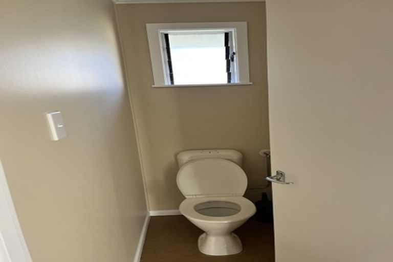 Photo of property in 2/111 Bond Crescent, Forrest Hill, Auckland, 0620