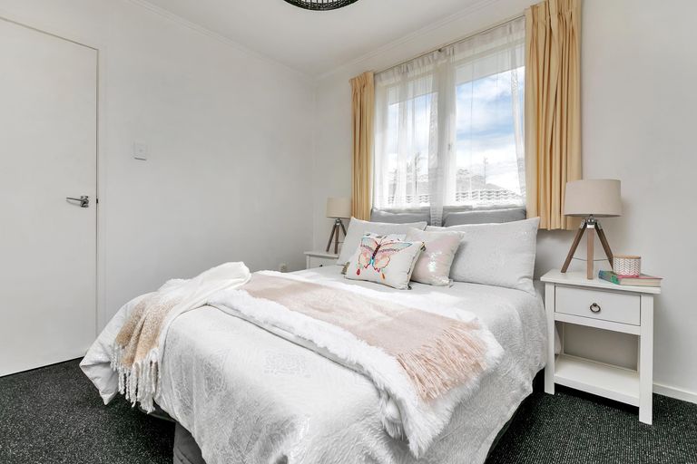 Photo of property in 16 Patts Avenue, Glendene, Auckland, 0602