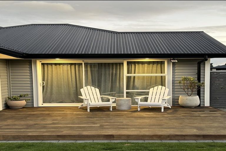 Photo of property in 39 Watkins Drive, Rangiora, 7400