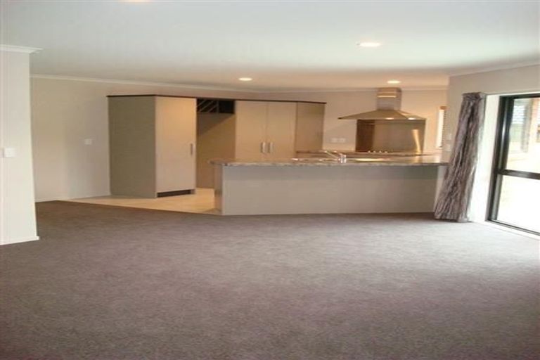 Photo of property in 5 Boleyn Close, Kingsley Heights, Upper Hutt, 5018