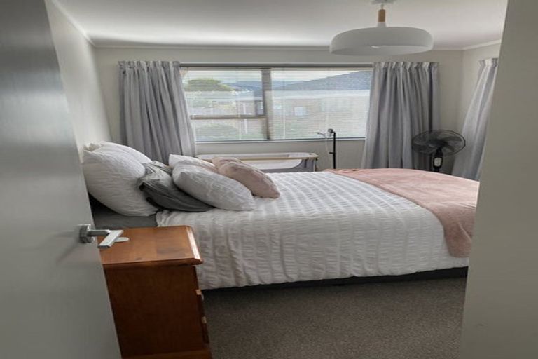 Photo of property in 2/41 Athlone Crescent, Avalon, Lower Hutt, 5011