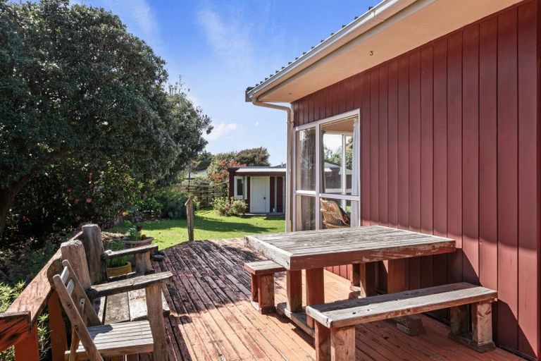 Photo of property in 9 Duncan Street, Waikawa Beach, Levin, 5573