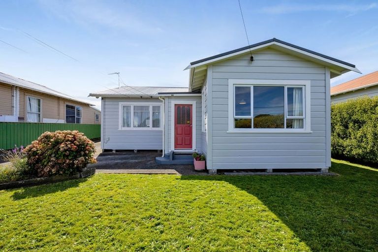 Photo of property in 12 Burns Street, Hawera, 4610