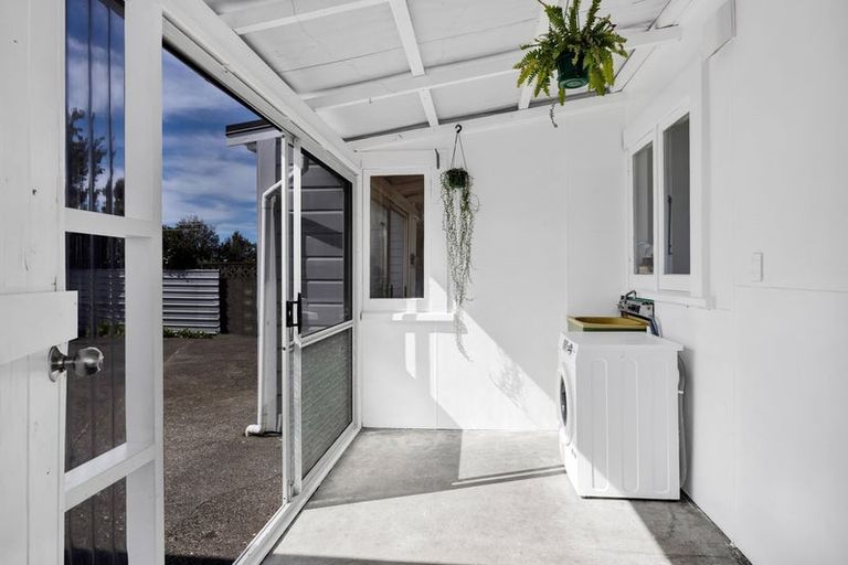 Photo of property in 12 Burns Street, Hawera, 4610