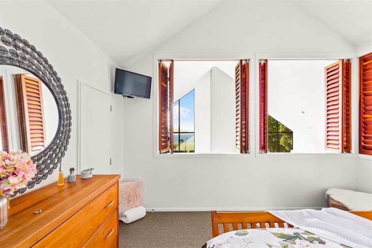 Photo of property in 86a Wiseley Road, West Harbour, Auckland, 0618