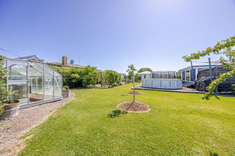 Photo of property in 21 Pitt Street, Clive, 4102