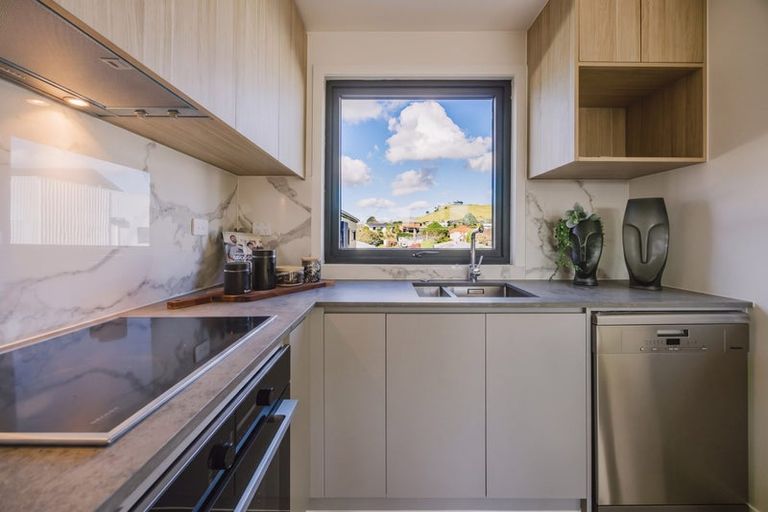 Photo of property in 10 Kaaramuramu Lane, Mangere Bridge, Auckland, 2022