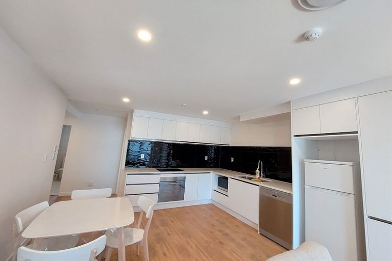 Photo of property in 7 Lilac Lane, Oteha, Auckland, 0632