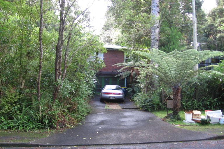 Photo of property in 24 Ngaio Road, Titirangi, Auckland, 0604