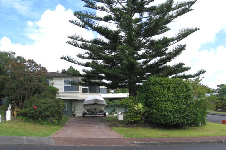 Photo of property in 20 Blakeborough Drive, Forrest Hill, Auckland, 0620