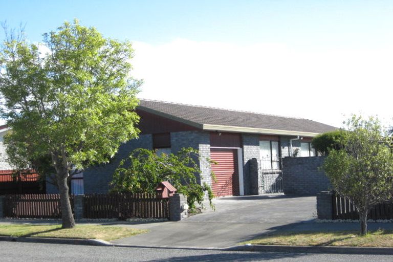 Photo of property in 21 Valecrest Avenue, Parklands, Christchurch, 8083