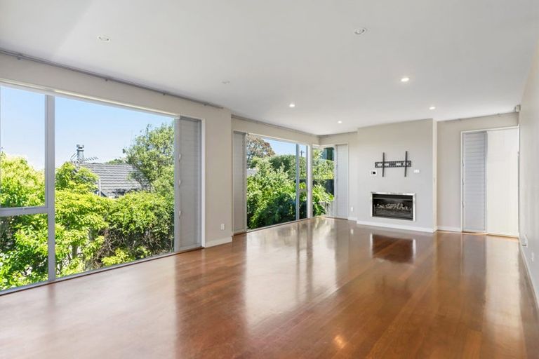 Photo of property in 5a Aberdeen Road, Castor Bay, Auckland, 0620